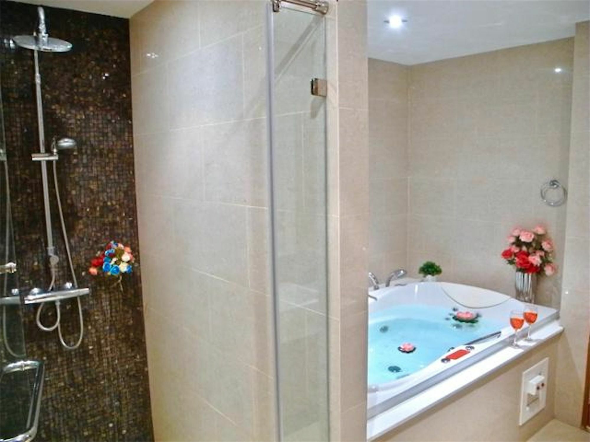 The Privilege Residence : 1 Bedroom Apartment In Patong Exterior foto