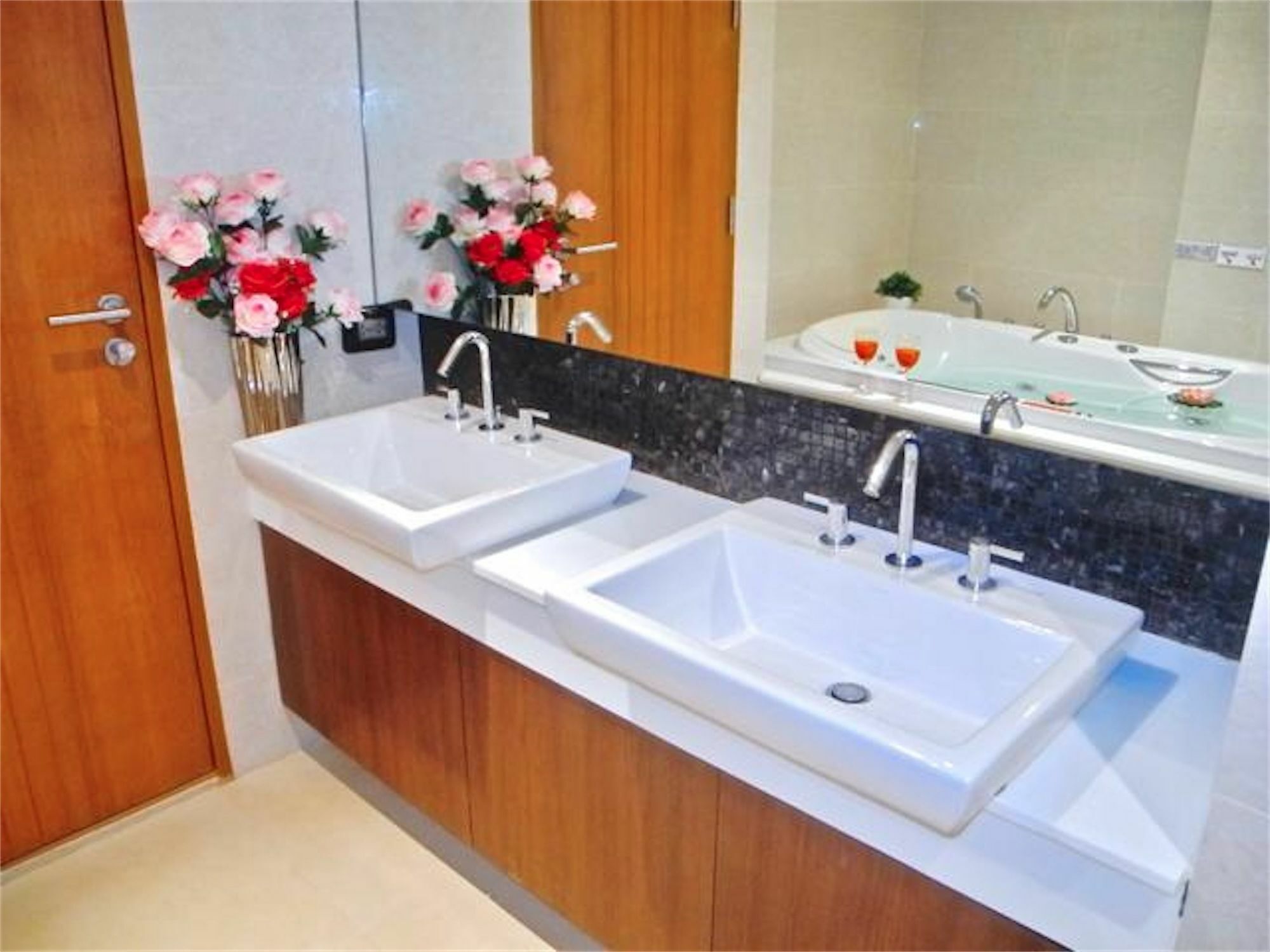 The Privilege Residence : 1 Bedroom Apartment In Patong Exterior foto